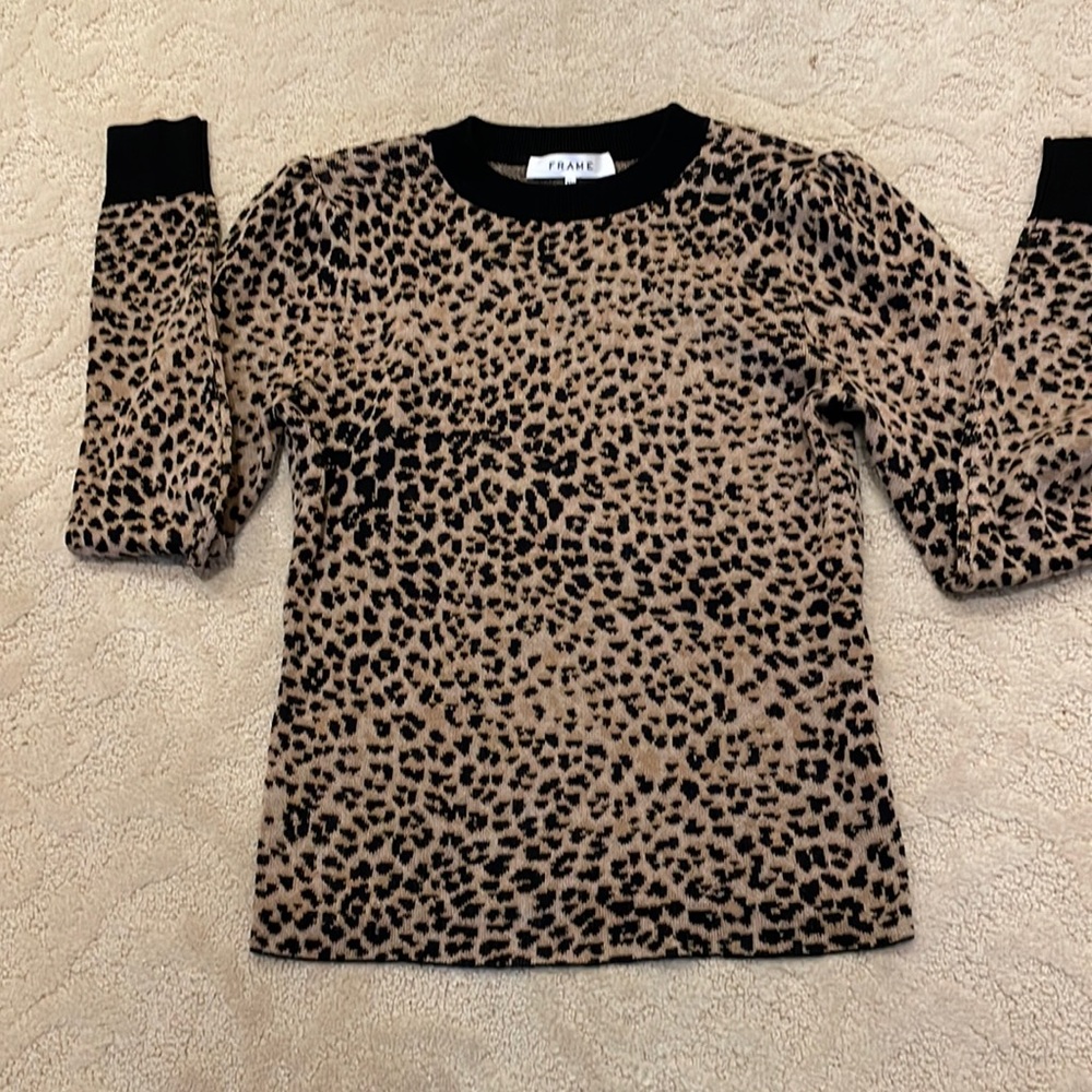 Frame leopard sweater with back accents at next and sleeves